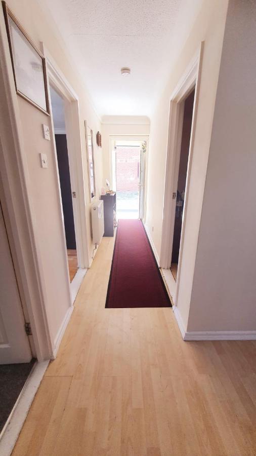 1 Bedroom Apartment Close To Slough Train Station Esterno foto