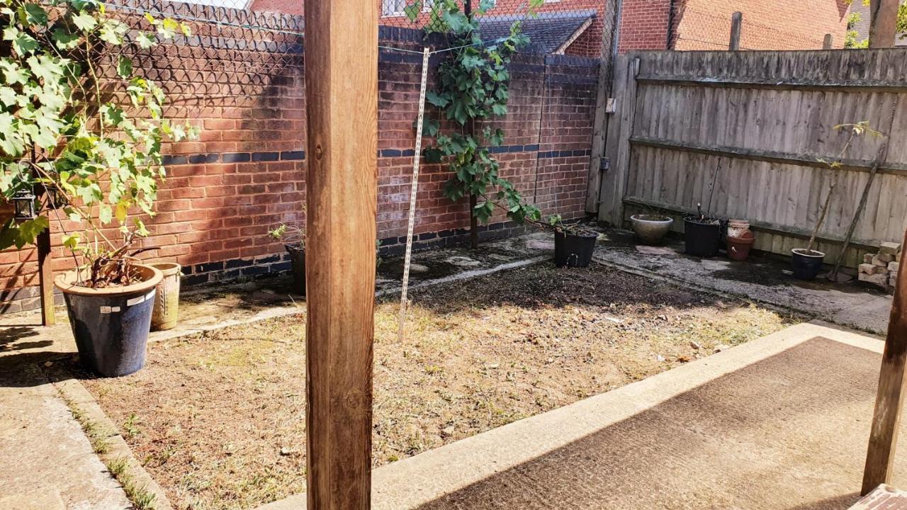 1 Bedroom Apartment Close To Slough Train Station Esterno foto