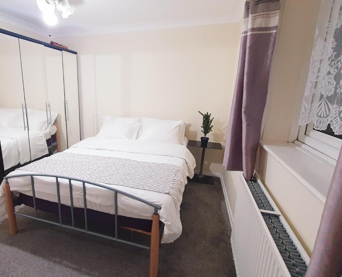 1 Bedroom Apartment Close To Slough Train Station Esterno foto