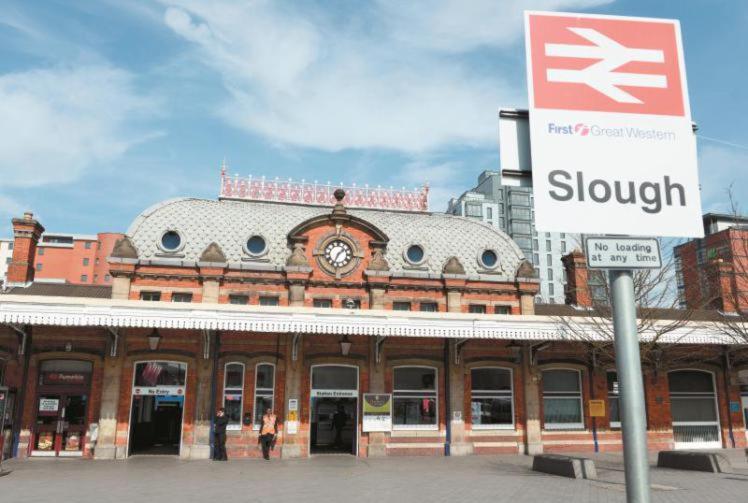 1 Bedroom Apartment Close To Slough Train Station Esterno foto