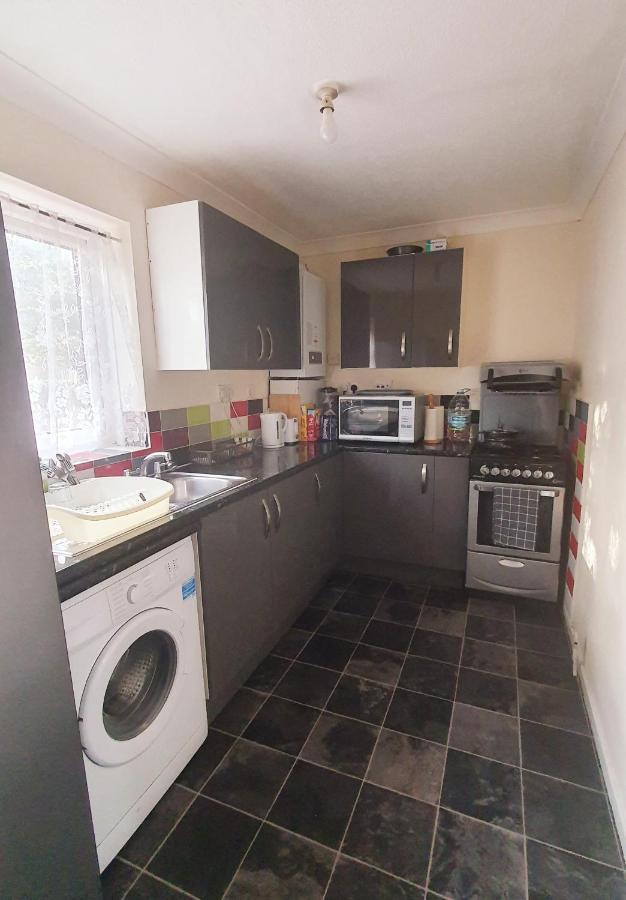 1 Bedroom Apartment Close To Slough Train Station Esterno foto
