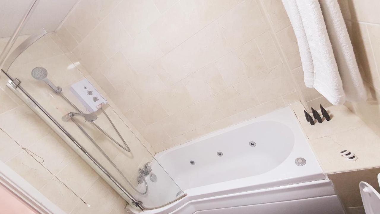 1 Bedroom Apartment Close To Slough Train Station Esterno foto